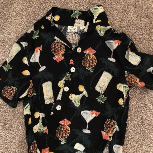 classic button down Hawaiian shirt - Picture 2 of 3